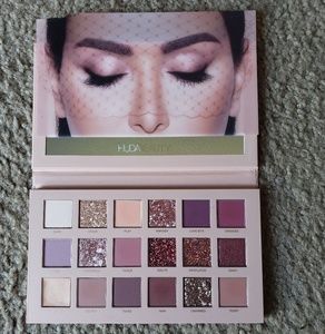HUDA BEAUTY palette